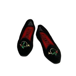 Gitano black velvet holiday shoes with horn.‎ Size 8.5